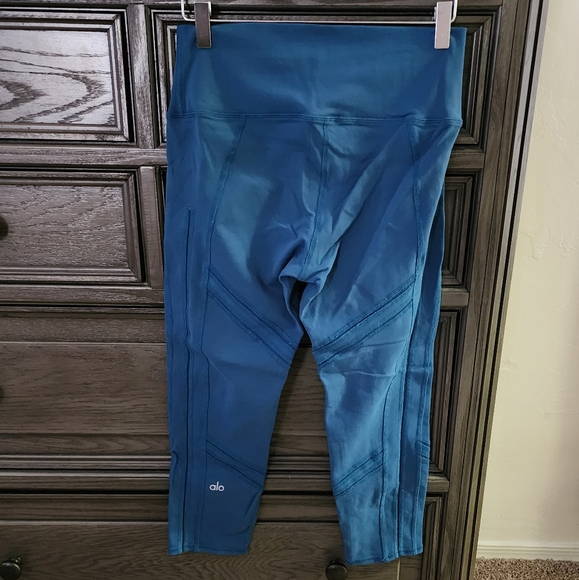 ALO Yoga Pants - ALO capris